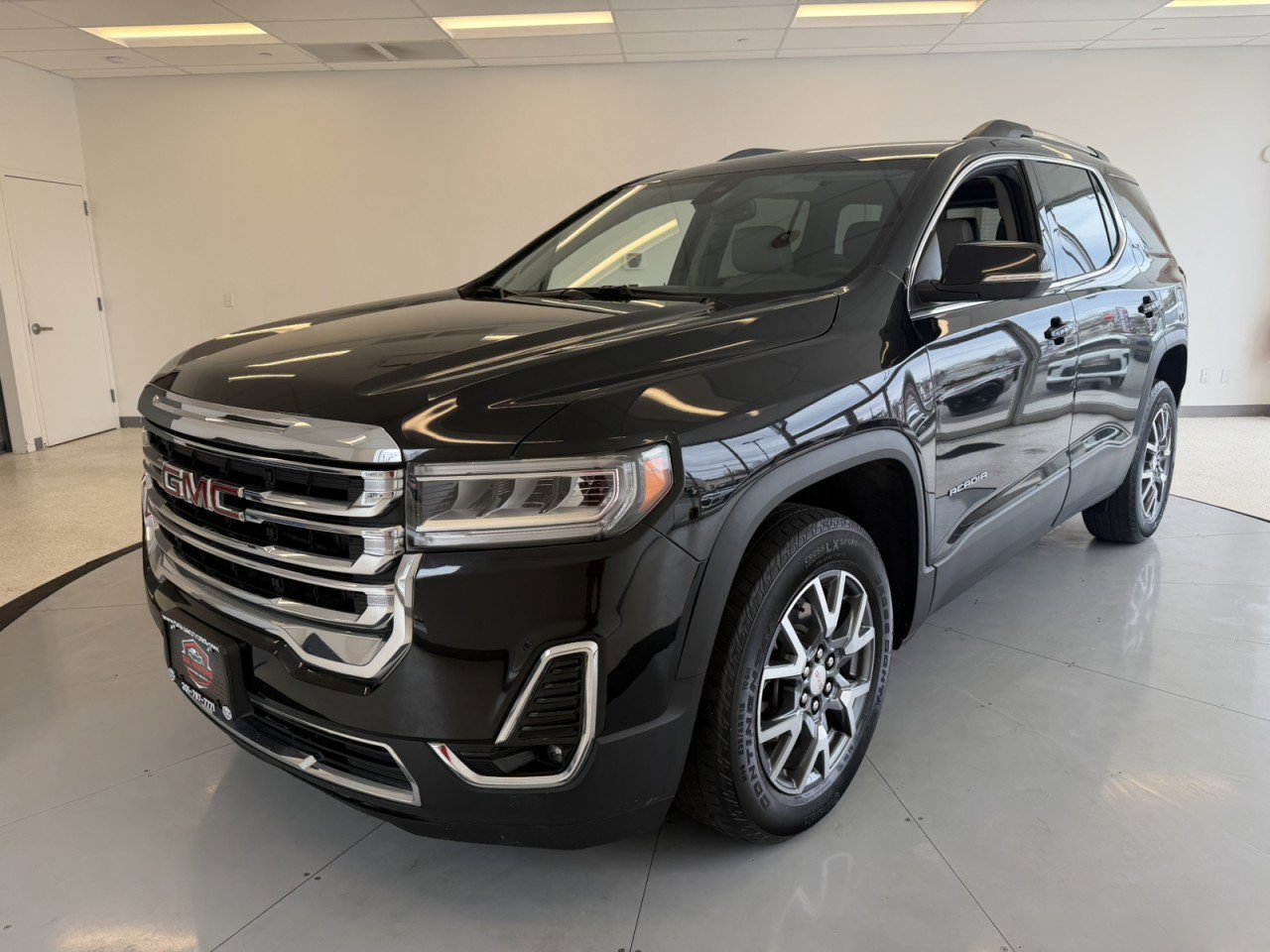 Used 2023 GMC Acadia SLT image 3