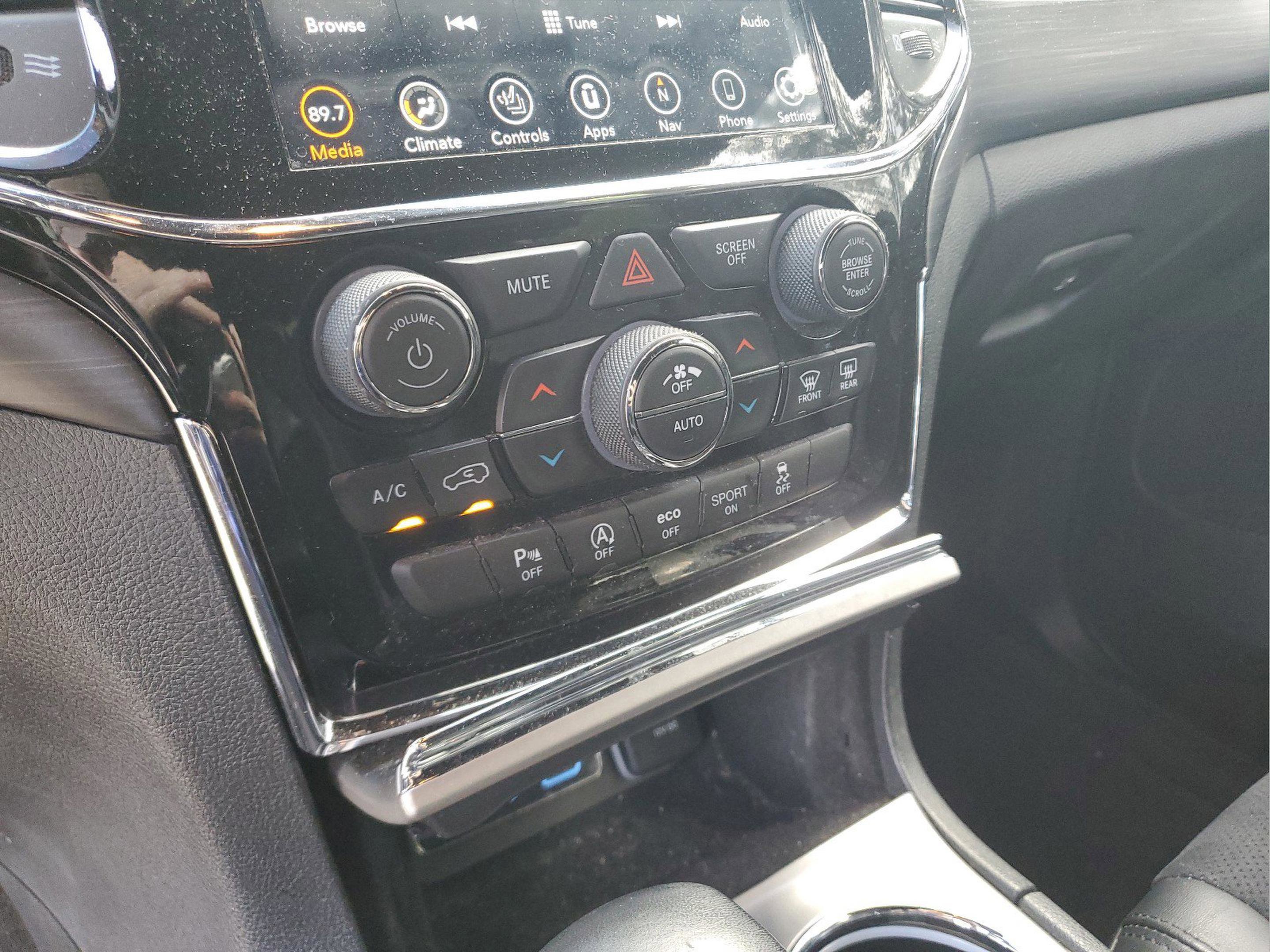 Certified 2022 Jeep Grand Cherokee Laredo X image 23