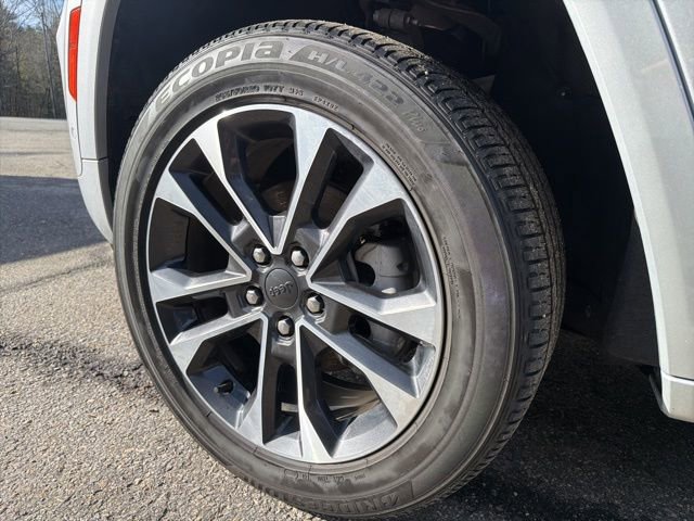 Used 2022 Jeep Grand Cherokee Overland w/ Luxury Tech Group IV AWD/4WD image 30