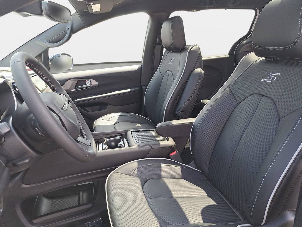New 2027 Chrysler Pacifica Limited AWD/4WD image 17