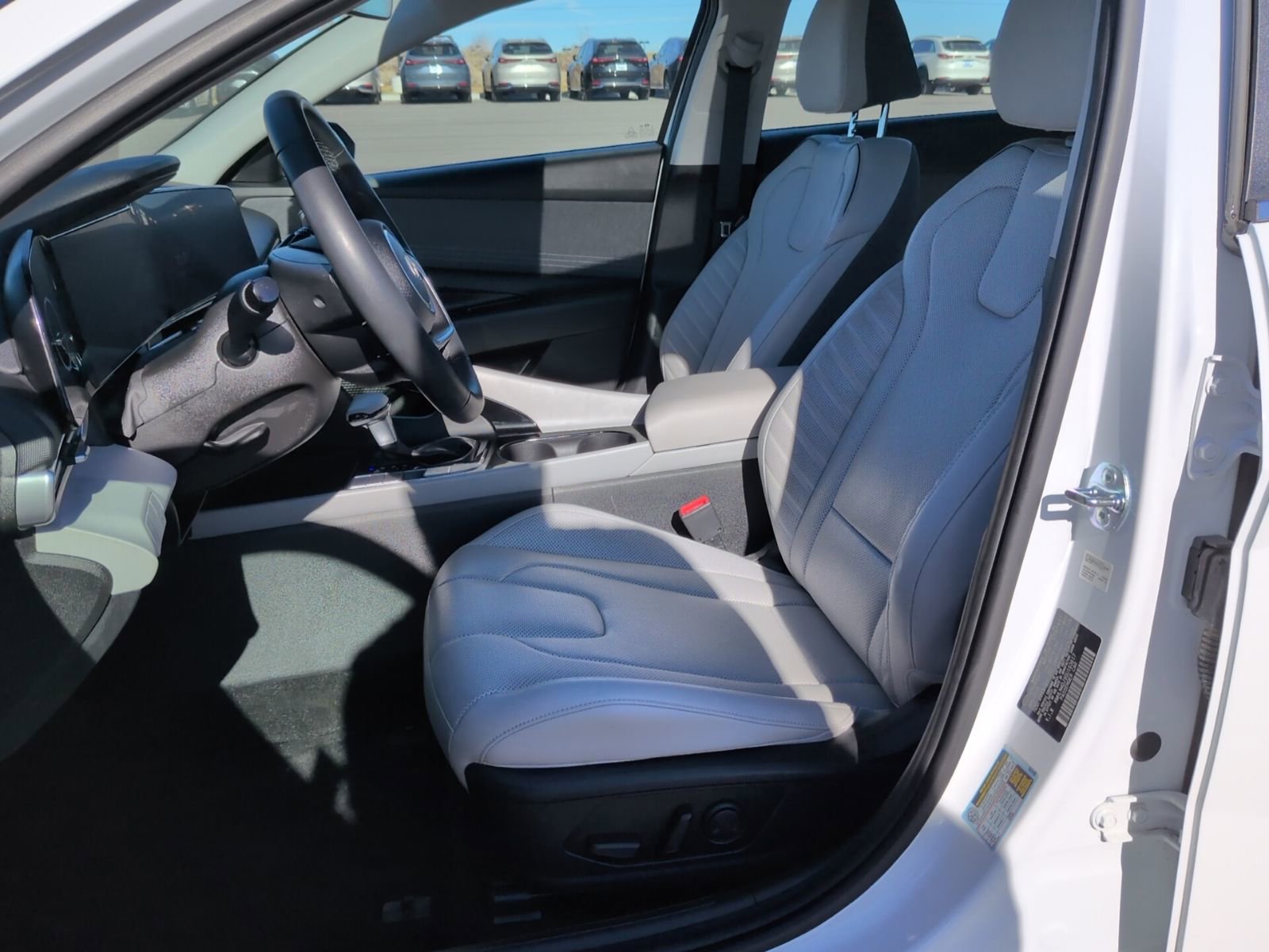 Used 2025 Hyundai Elantra Limited image 11