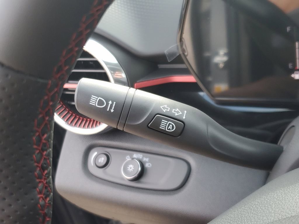 New 2026 Chevrolet Trax RS w/ Sunroof Package FWD image 26