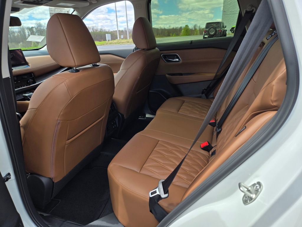 New 2026 Nissan Rogue Platinum image 5