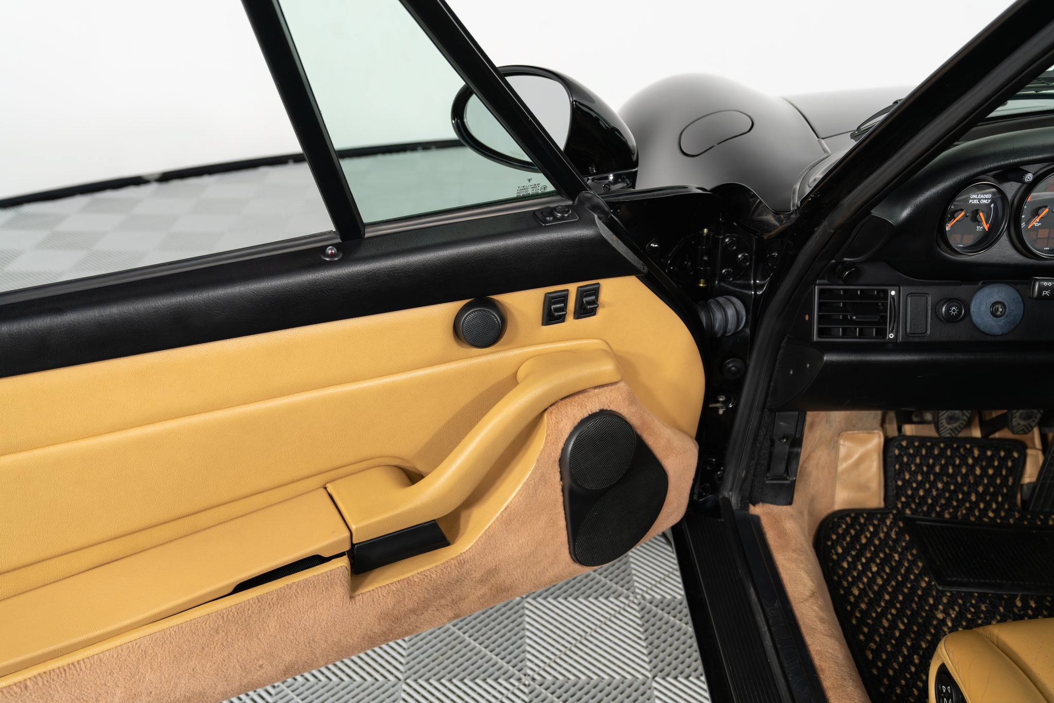 Used 1996 Porsche 911 Carrera RWD image 28
