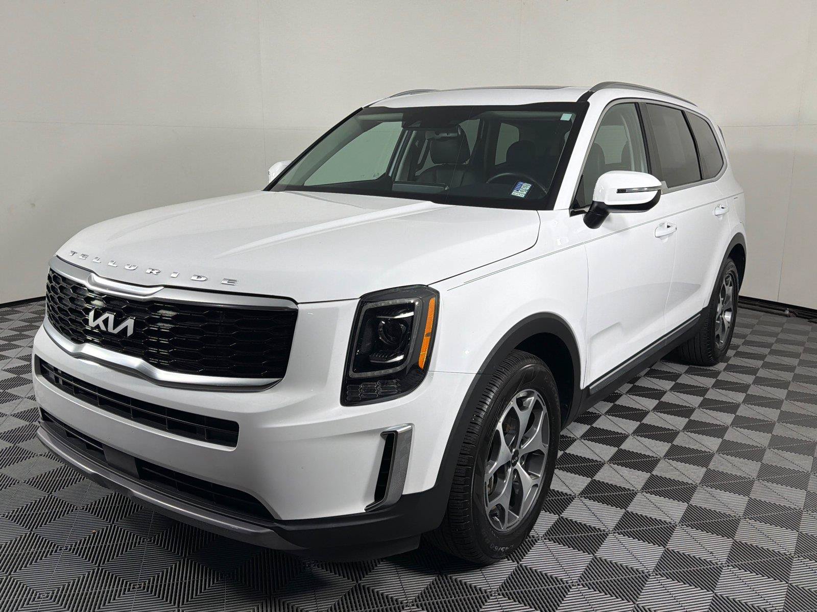 Used 2022 Kia Telluride EX FWD image 3