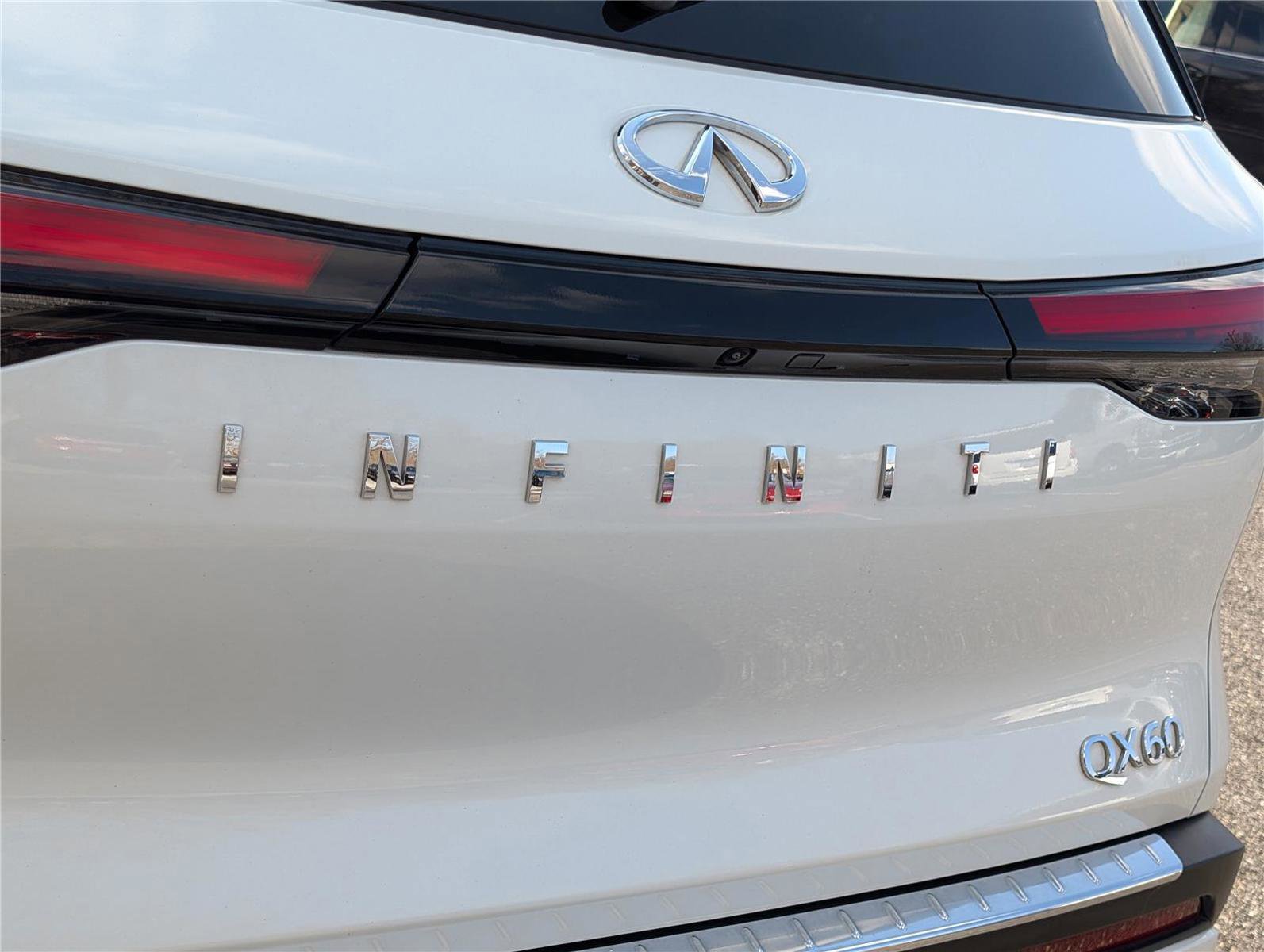 Used 2023 INFINITI QX60 Luxe w/ Cargo Package image 9