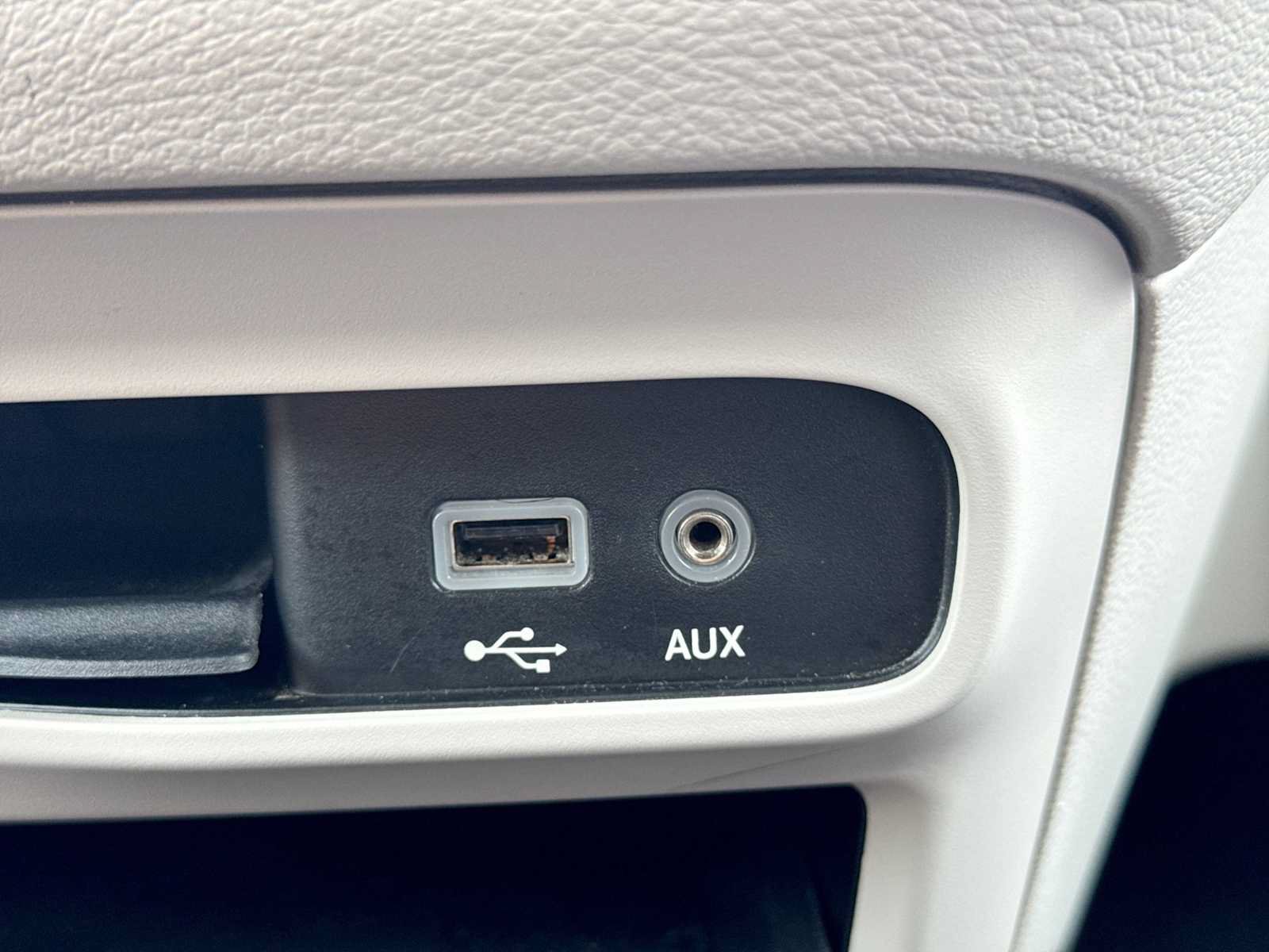 Used 2018 Chrysler Pacifica Touring-L FWD image 32