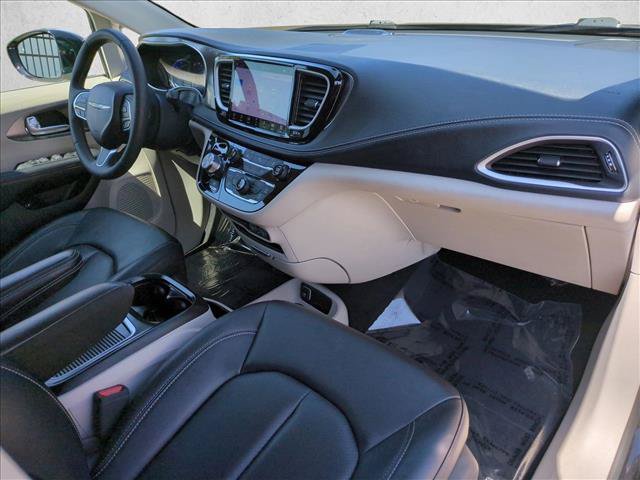 Used 2024 Chrysler Pacifica Limited FWD image 22