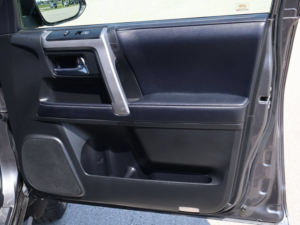 Used 2019 Toyota 4Runner SR5 AWD/4WD image 16