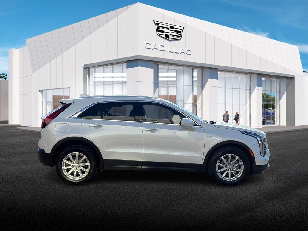 Certified 2022 Cadillac XT4 Luxury w/ Driver Awareness Package FWD image 3