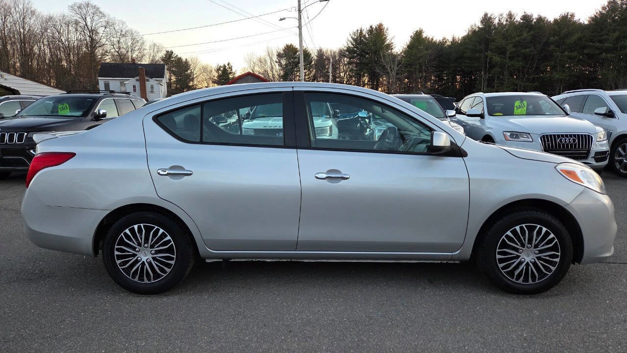 Used 2013 Nissan Versa SV image 16