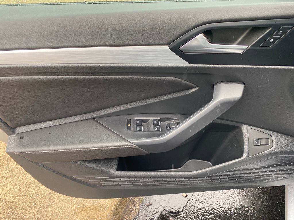 Used 2025 Volkswagen Jetta Sport image 9