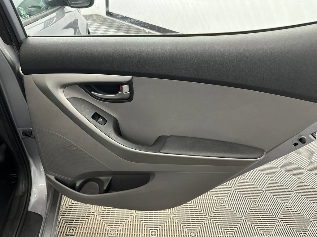Used 2016 Hyundai Elantra SE FWD image 16