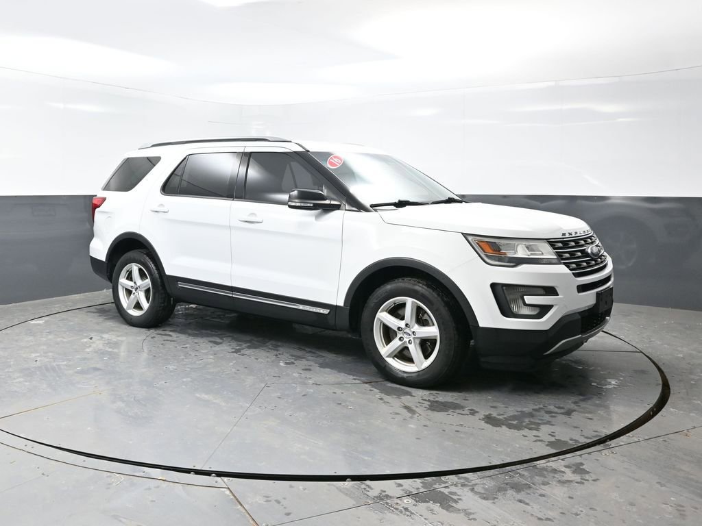 Used 2016 Ford Explorer XLT w/ Equipment Group 201A image 4