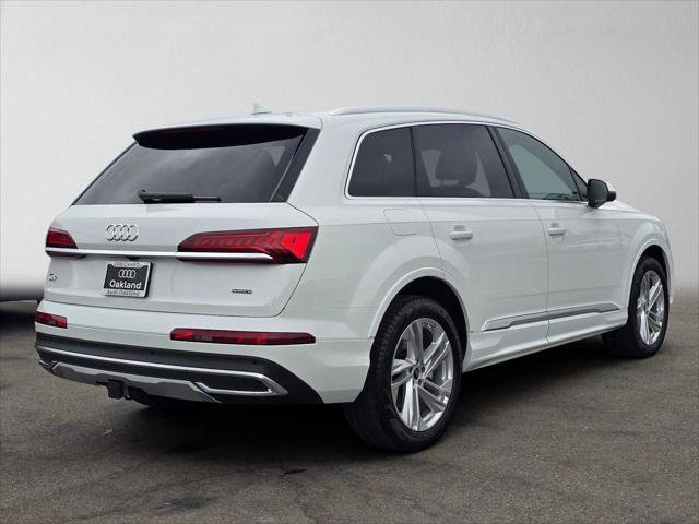 Used 2023 Audi Q7 2.0T Premium w/ Towing Package AWD/4WD image 3