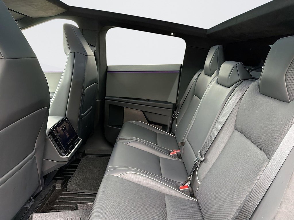 Used 2024 Tesla Cybertruck AWD Crew Cab image 26