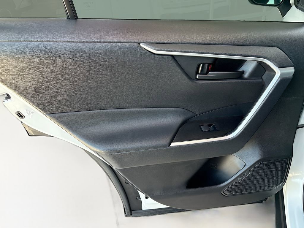 Used 2022 Toyota RAV4 LE FWD image 25