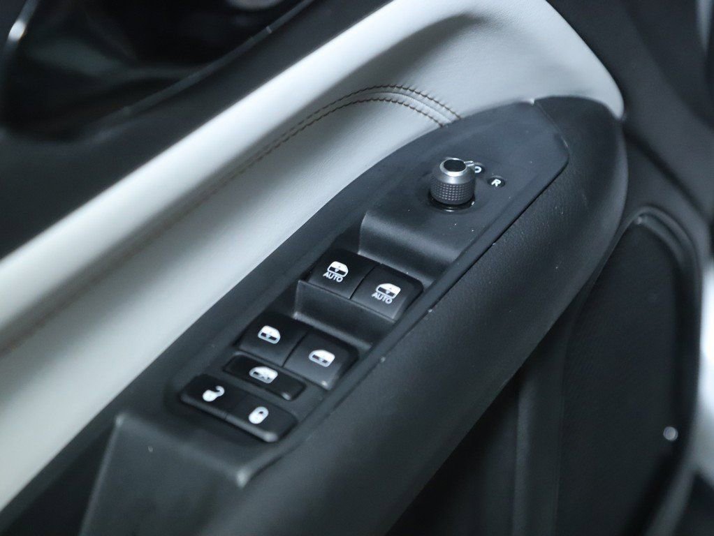 Used 2025 Jeep Compass Limited image 16