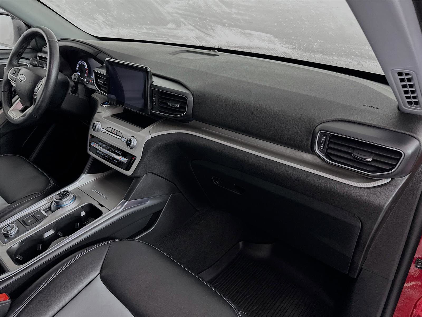 Used 2024 Ford Explorer XLT w/ Equipment Group 202A image 28