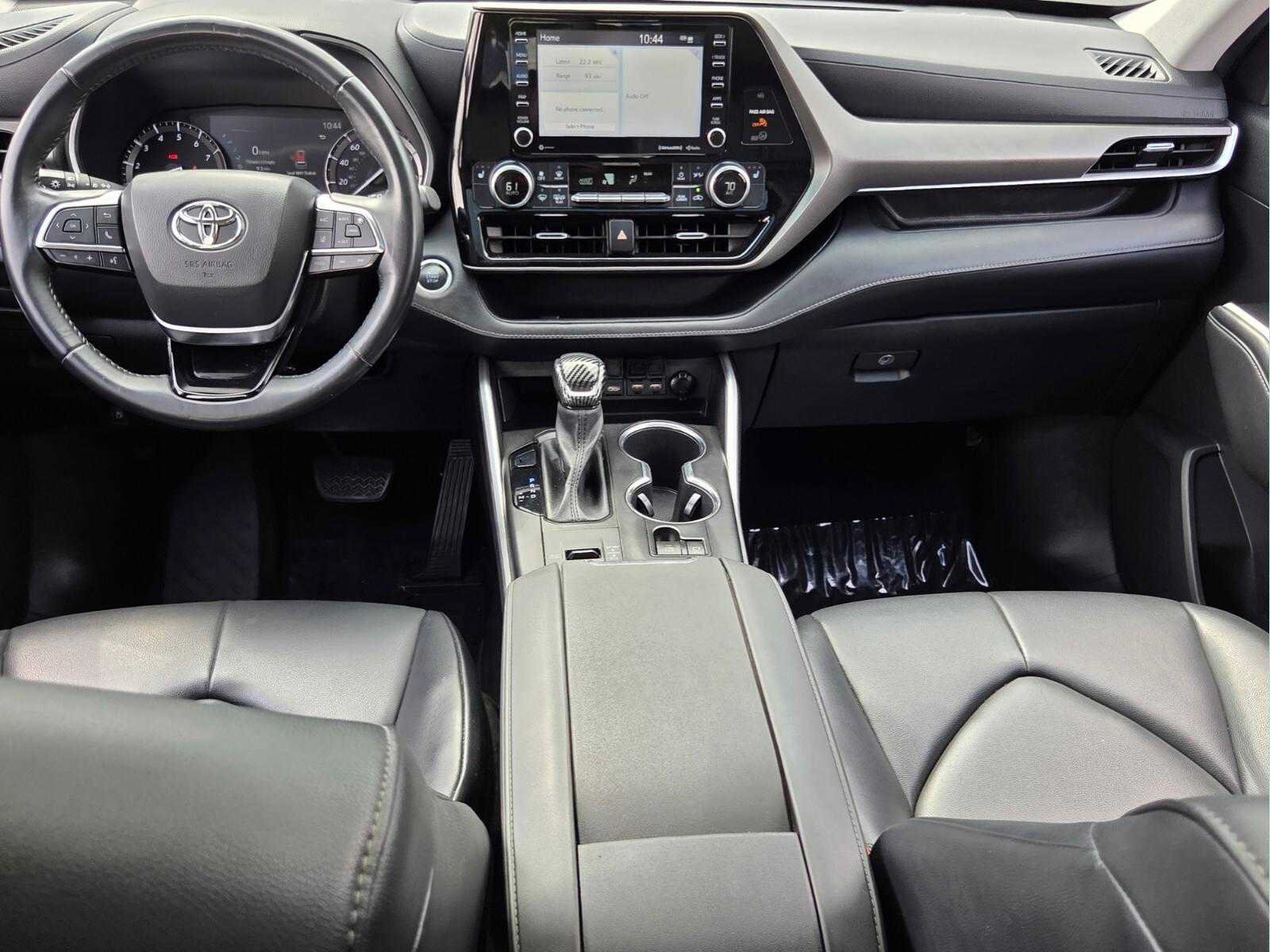 Used 2021 Toyota Highlander XLE FWD image 14