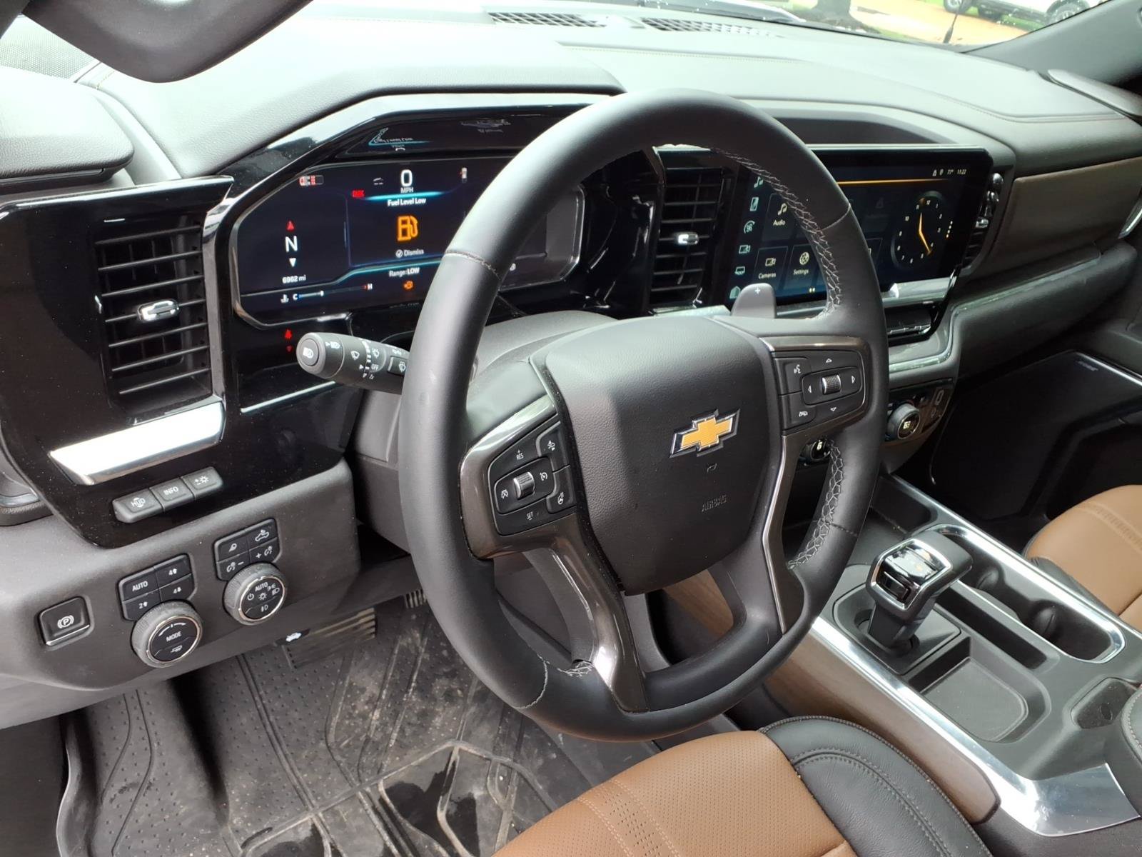 Used 2024 Chevrolet Silverado 1500 High Country w/ High Country Premium Package AWD/4WD image 9