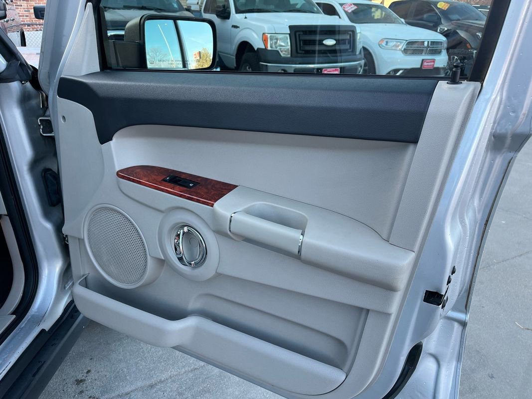 Used 2006 Jeep Commander Limited w/ Trailer Tow Group IV image 17