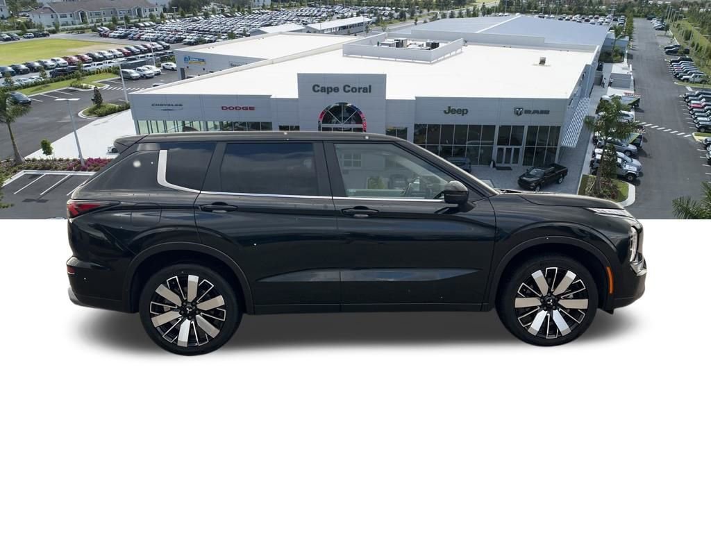 Used 2025 Mitsubishi Outlander SE image 10