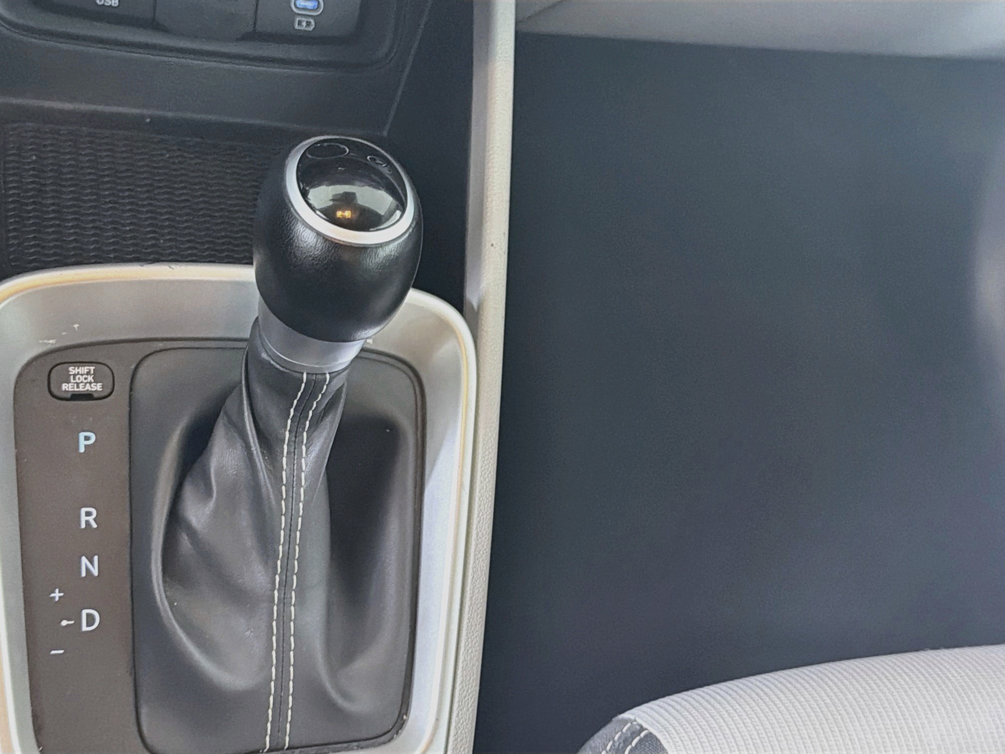 Used 2025 Hyundai Venue SEL FWD image 23