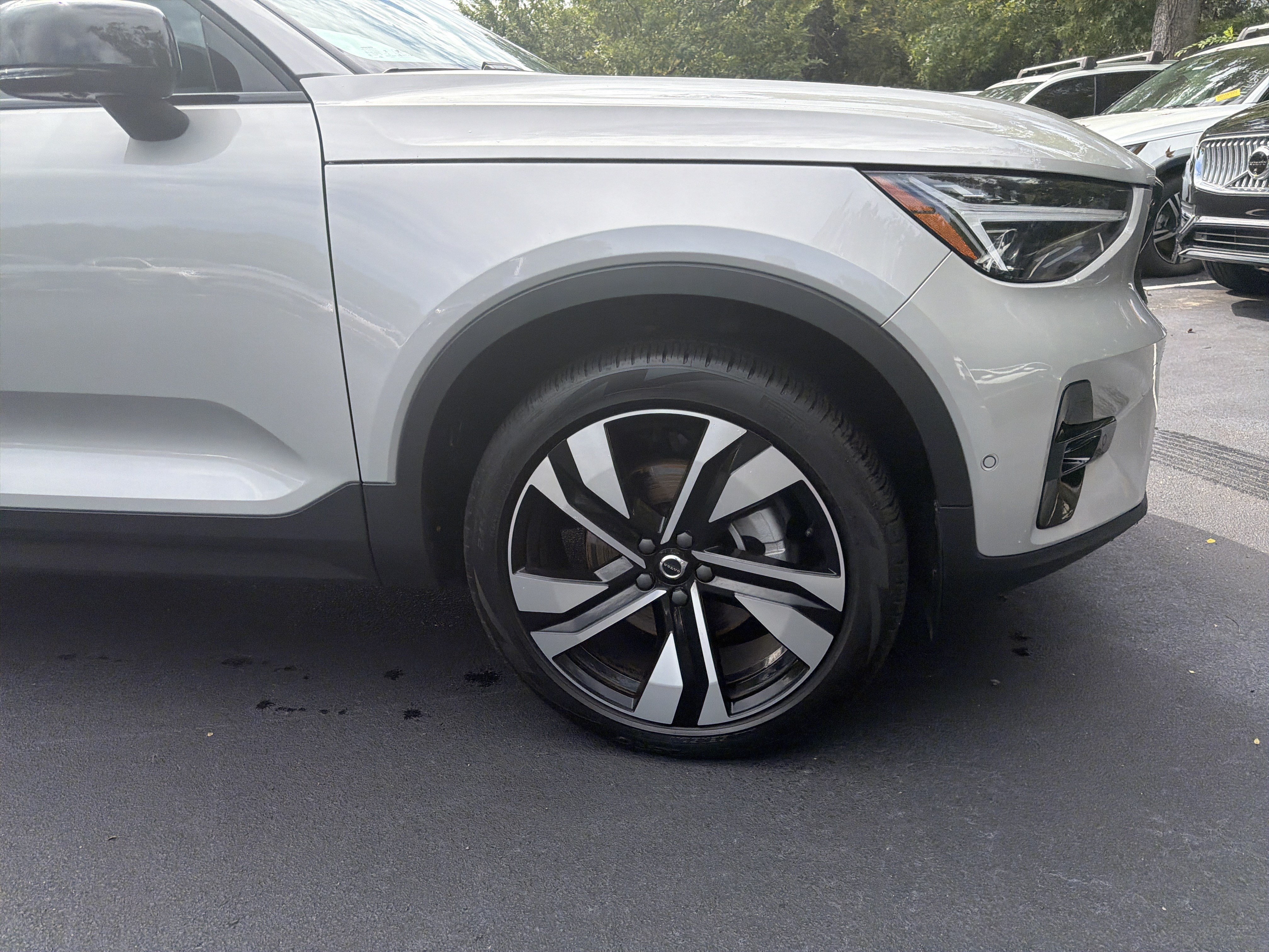 Certified 2025 Volvo XC40 B5 Ultra AWD/4WD image 13