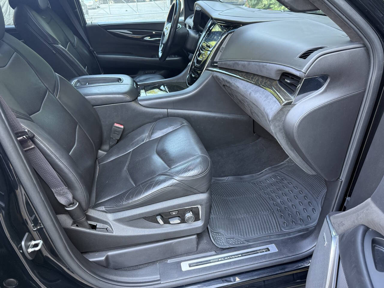 Used 2017 Cadillac Escalade ESV Platinum AWD/4WD image 23
