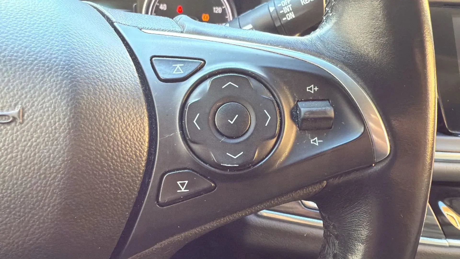 Used 2018 Buick Enclave Essence w/ Trailering Package image 11