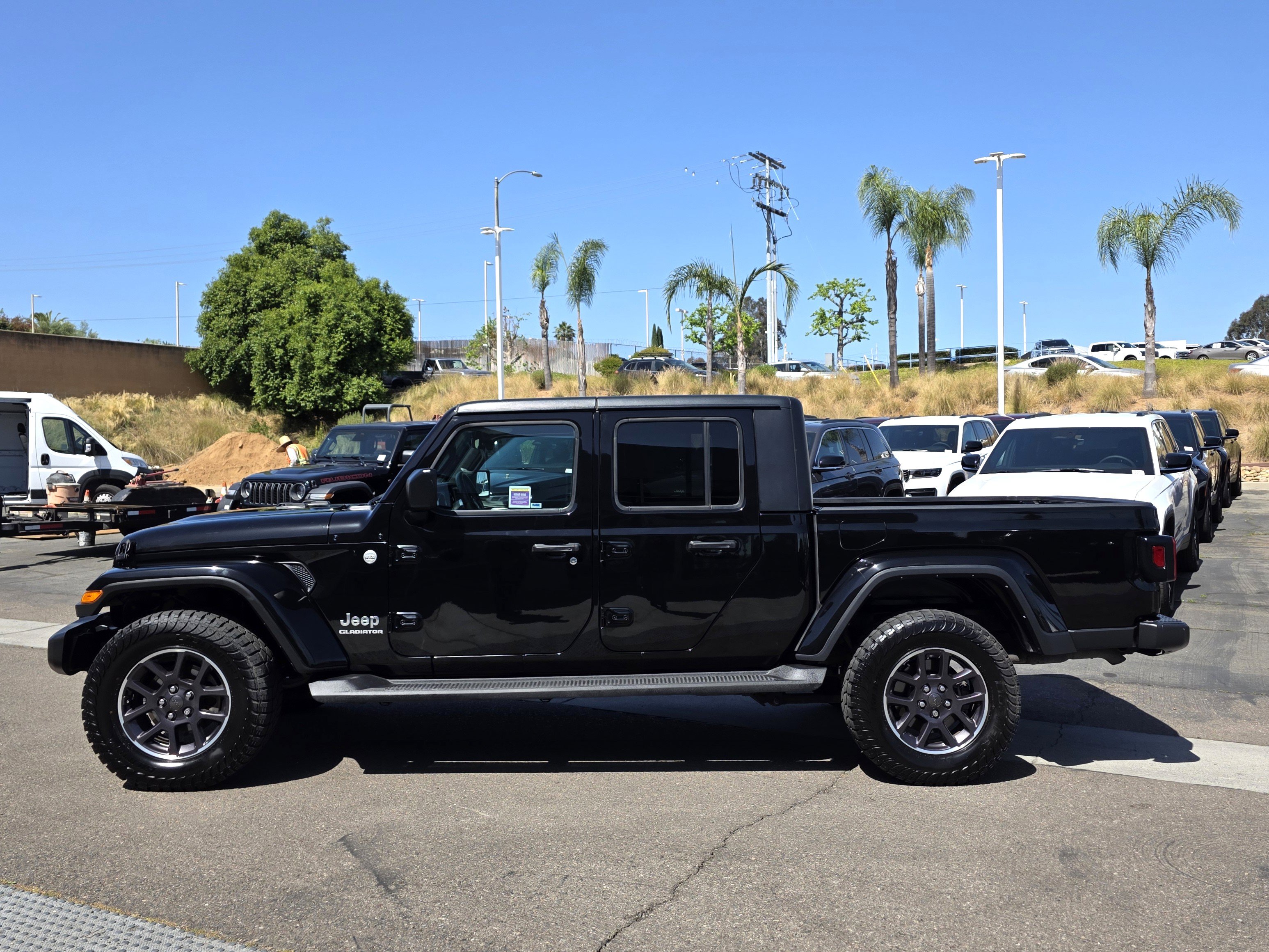 Used 2022 Jeep Gladiator Overland w/ Popular Equipment Package AWD/4WD image 2
