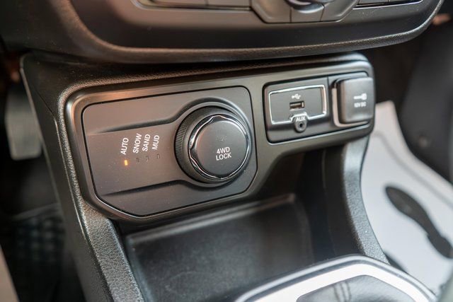 Used 2023 Jeep Renegade Latitude image 28