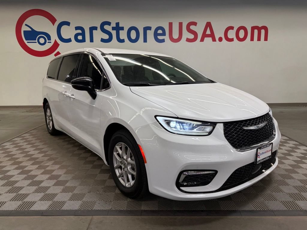 Used 2024 Chrysler Pacifica Touring-L FWD image 1