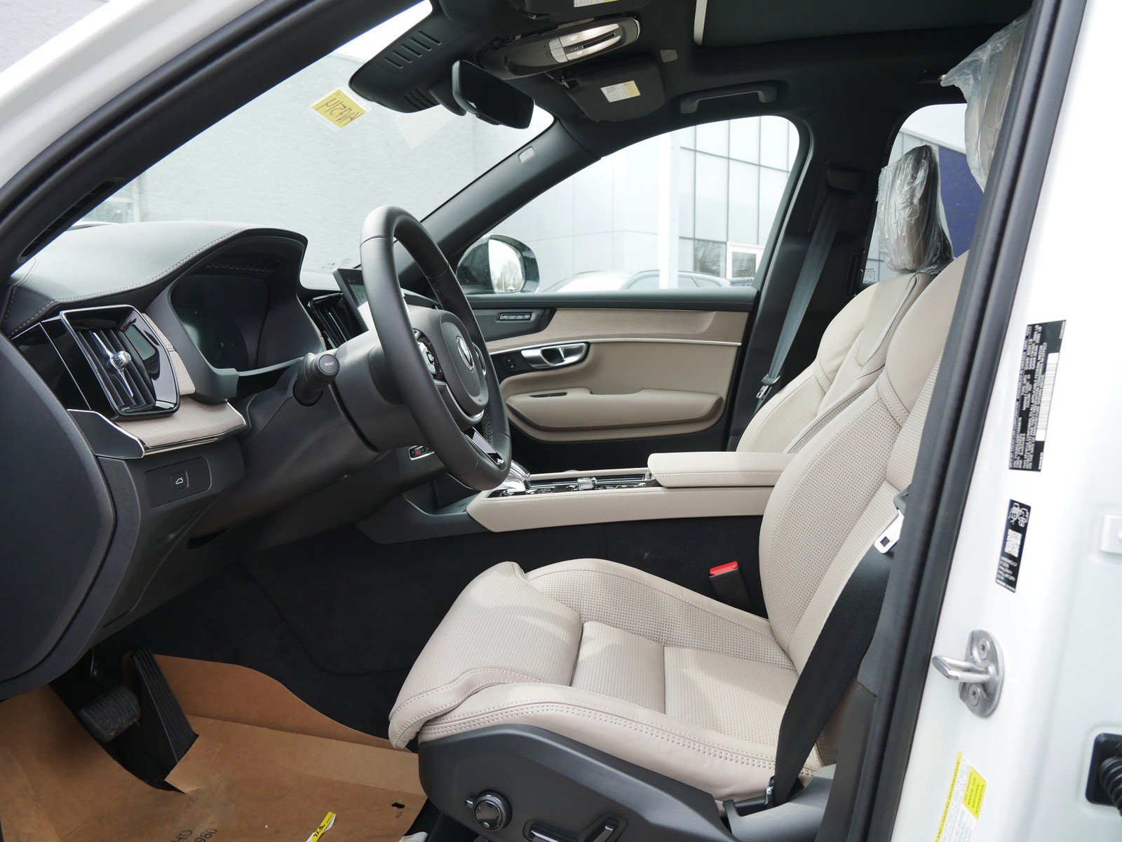 New 2026 Volvo XC90 B6 Ultra w/ Protection Package image 5