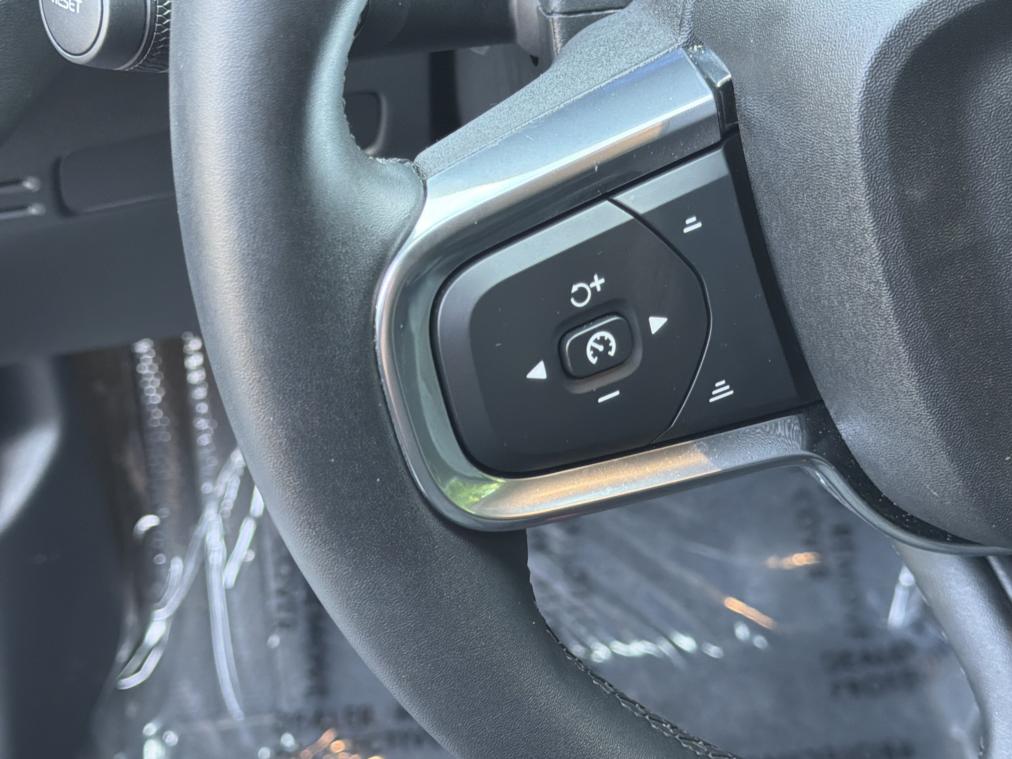 Certified 2026 Volvo XC40 B4 Core FWD image 60