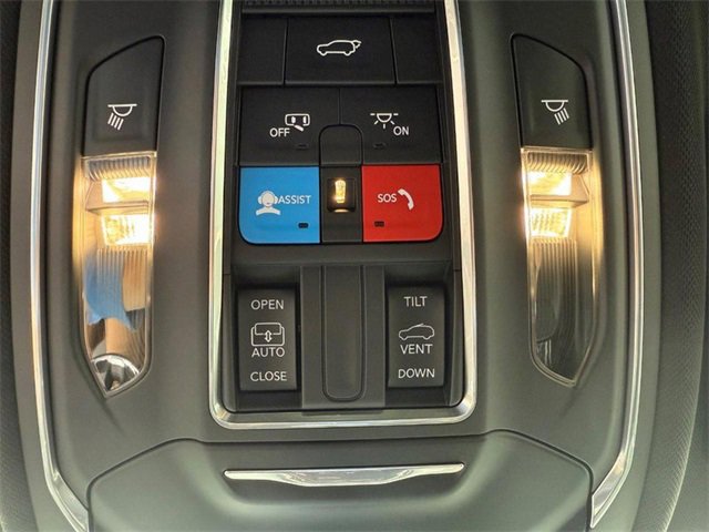 New 2025 Jeep Grand Cherokee L Altitude image 32