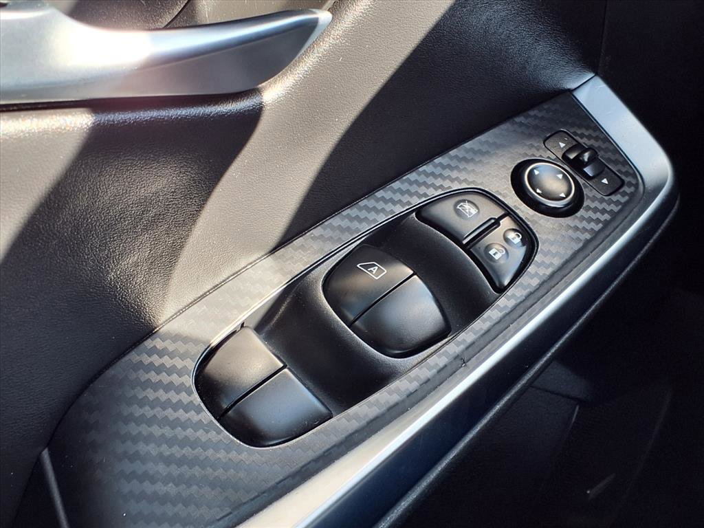 Used 2025 Nissan Sentra SR w/ SR Premium Package image 10