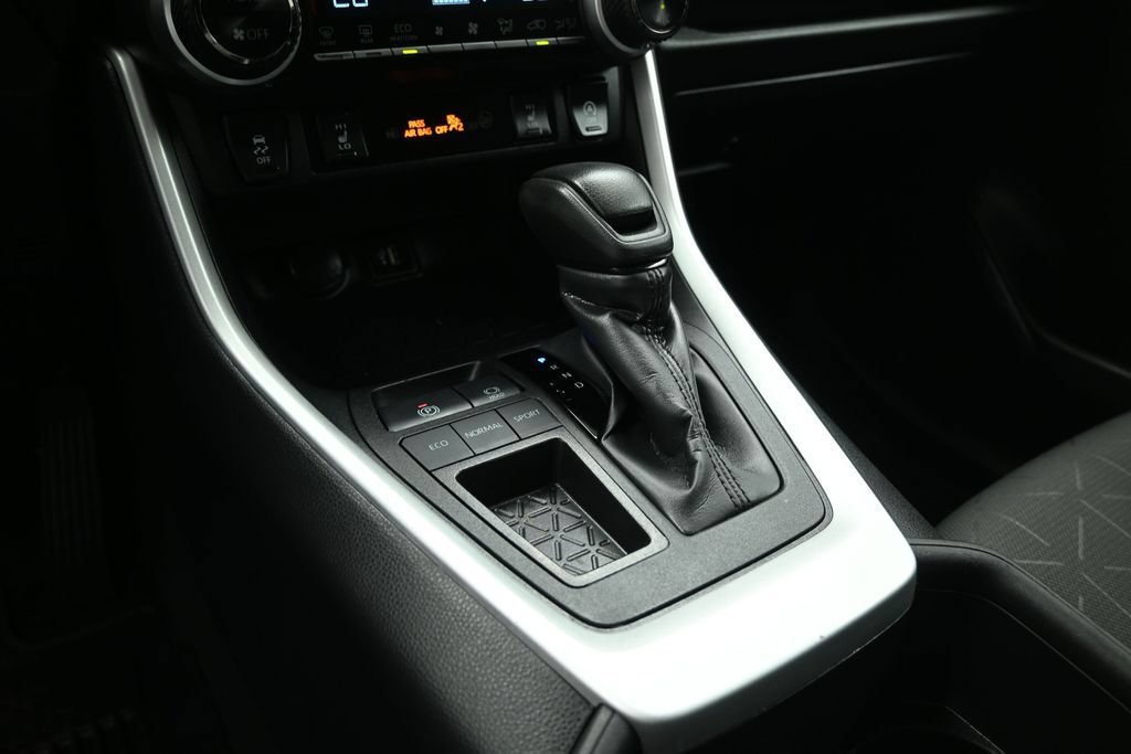 Used 2024 Toyota RAV4 XLE w/ Convenience Package FWD image 15
