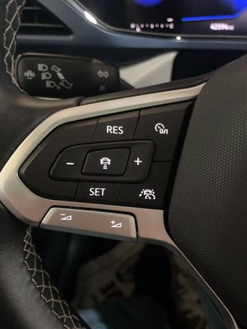 Certified 2023 Volkswagen Taos SE w/ Panoramic Sunroof Package AWD/4WD image 17