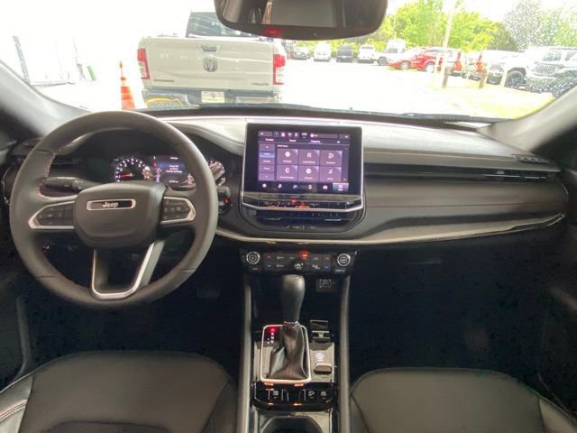 Used 2025 Jeep Compass Trailhawk image 17