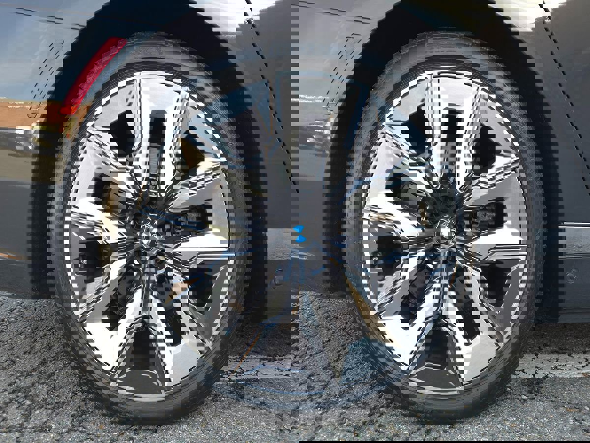 Used 2024 BMW i7 xDrive60 w/ Executive Package image 85