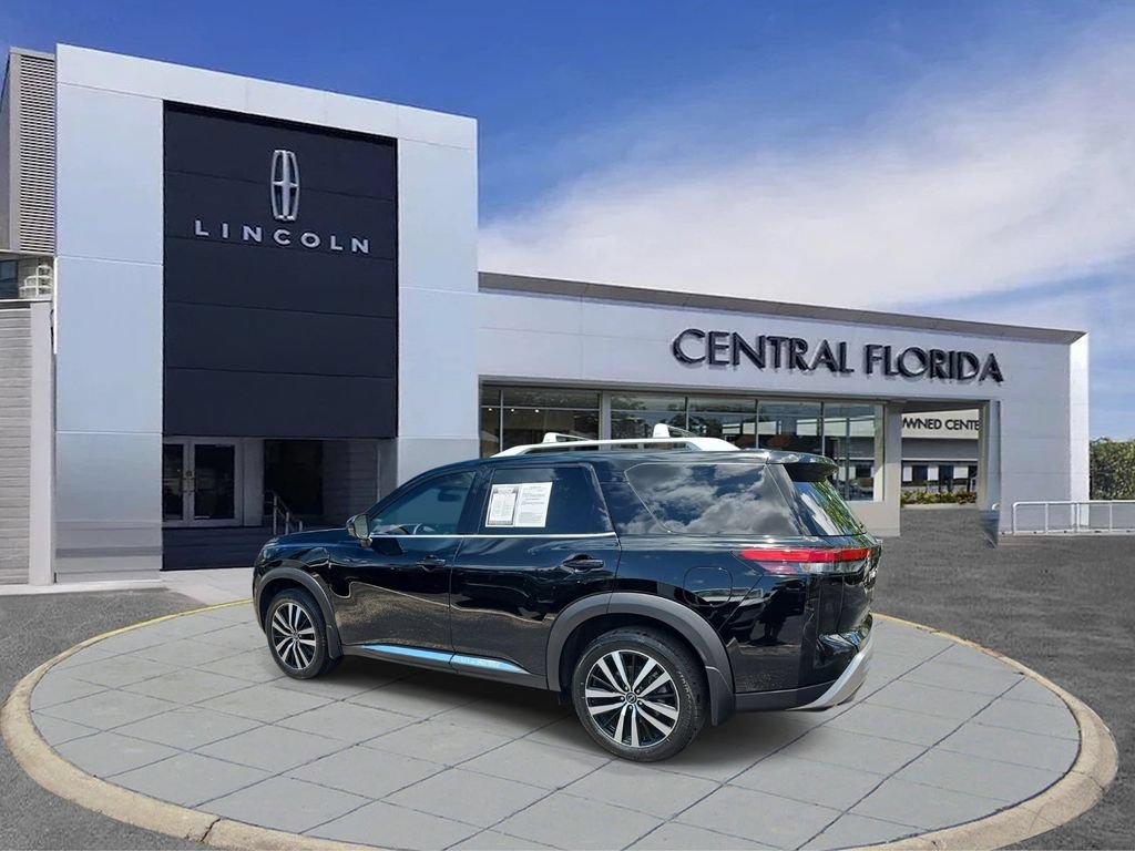 Used 2025 Nissan Pathfinder Platinum FWD image 8