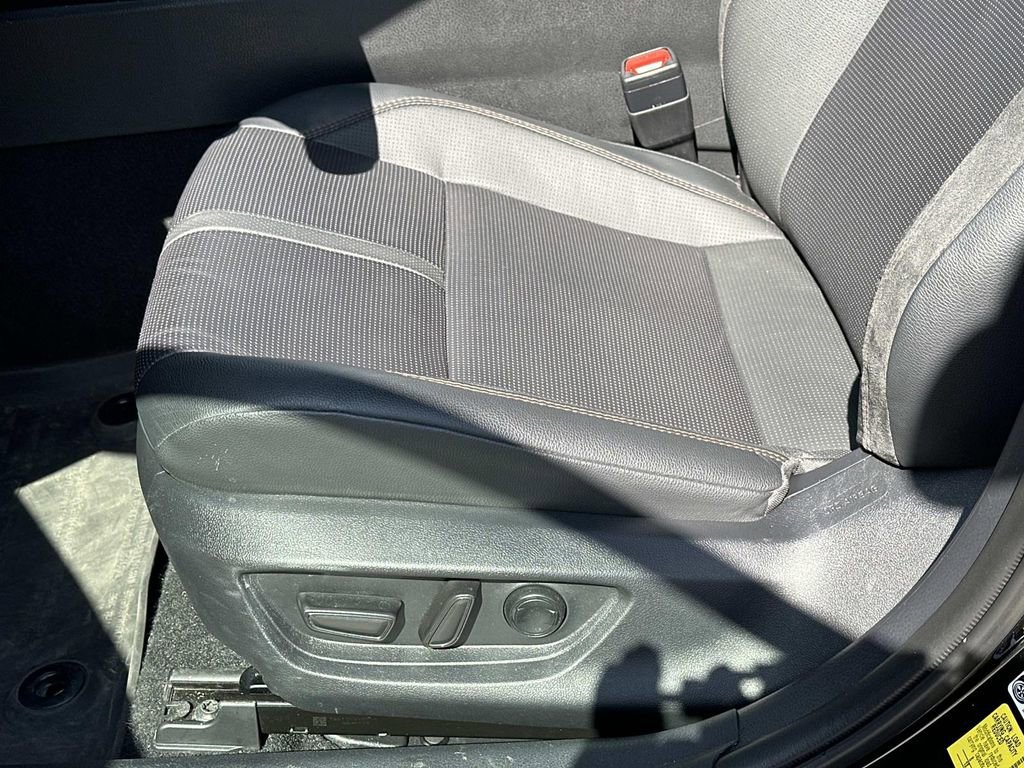 Used 2025 Toyota Camry XLE w/ Premium Plus Package AWD/4WD image 17