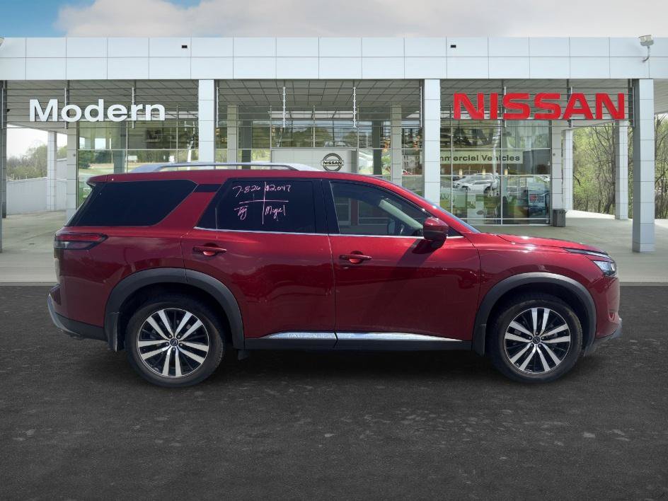 Certified 2023 Nissan Pathfinder Platinum AWD/4WD image 6