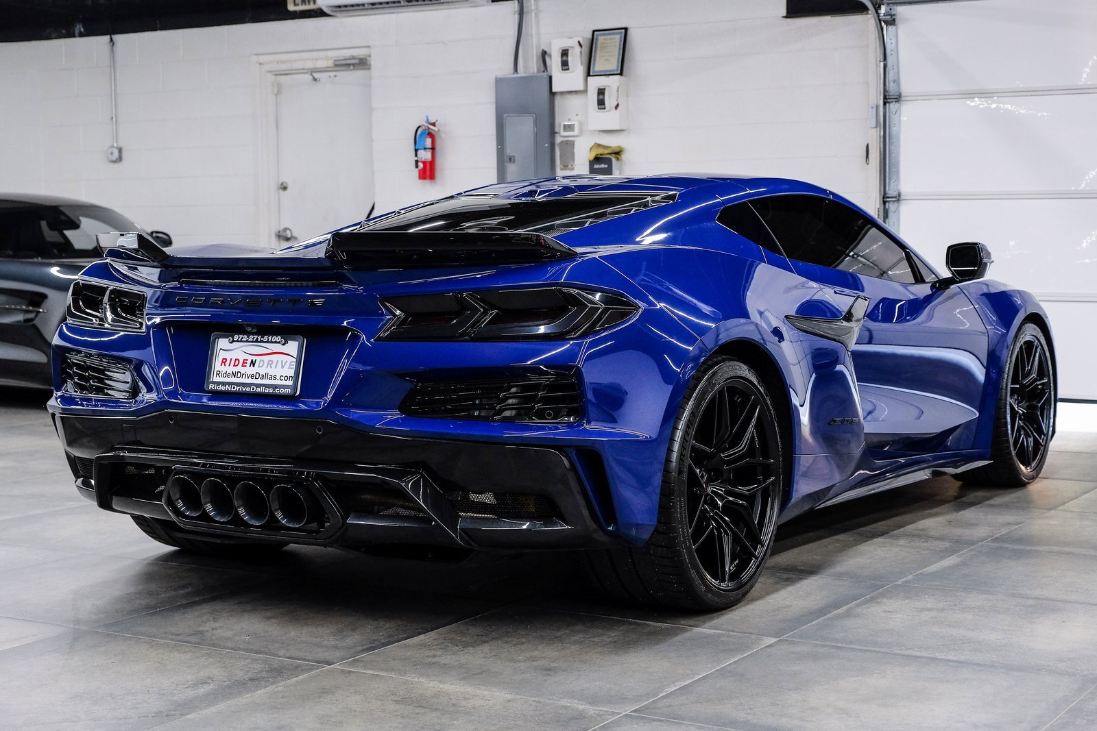 Used 2025 Chevrolet Corvette Z06 w/ Battery Protection Package image 12