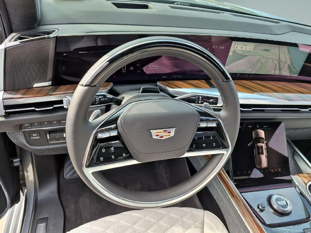 New 2026 Cadillac Escalade Platinum Sport w/ LPO, ONYX Package AWD/4WD image 9