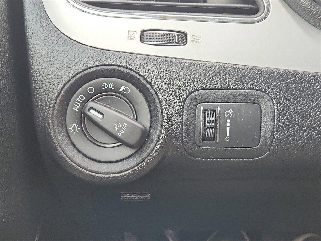 Used 2019 Dodge Journey SE w/ Blacktop Package image 15