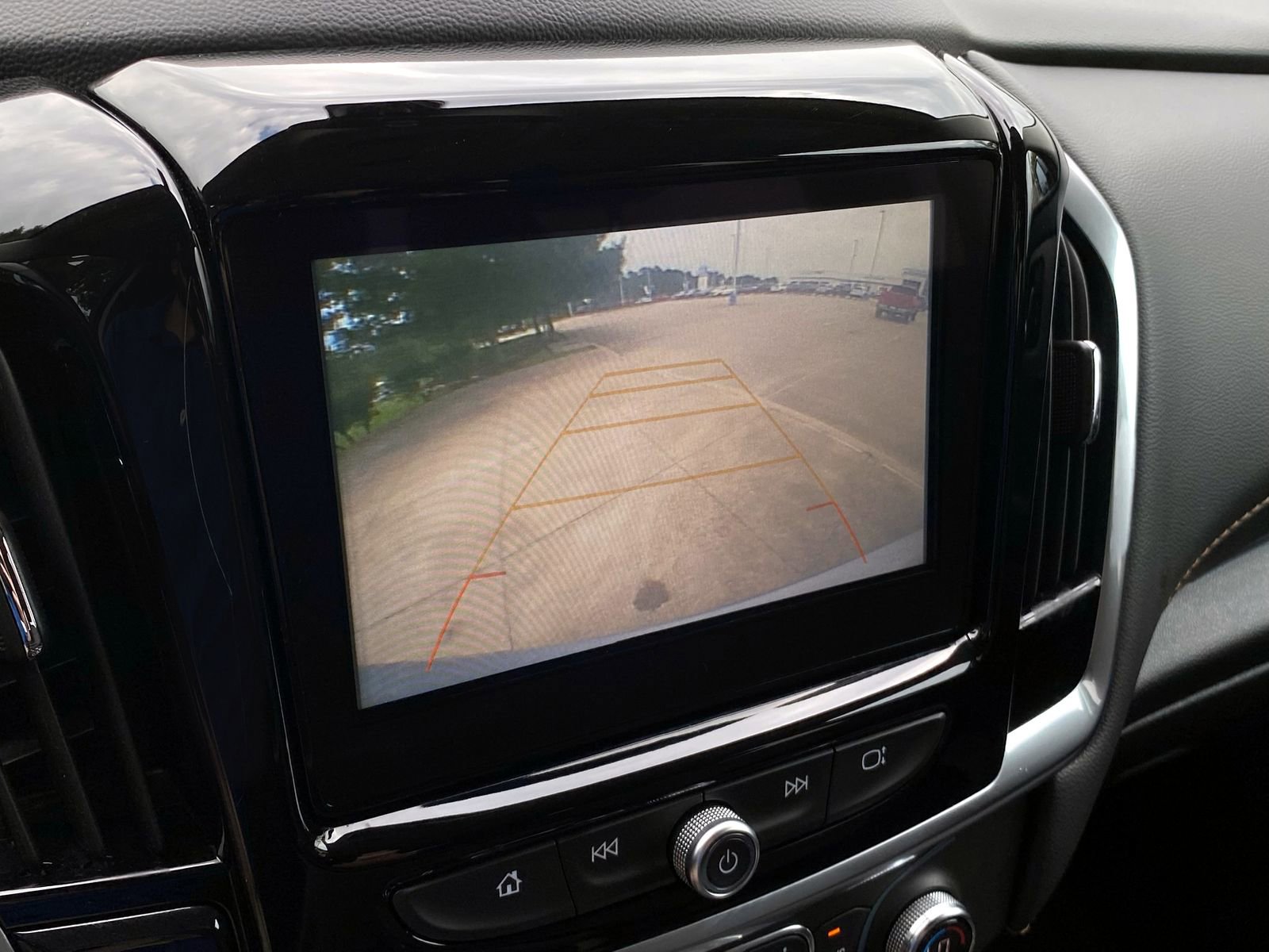 Used 2019 Chevrolet Traverse LT FWD image 15