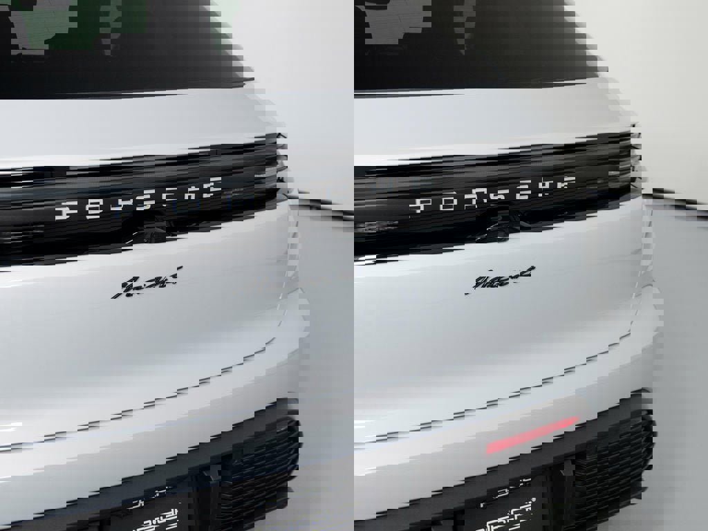 New 2026 Porsche Macan 4 Electric image 40